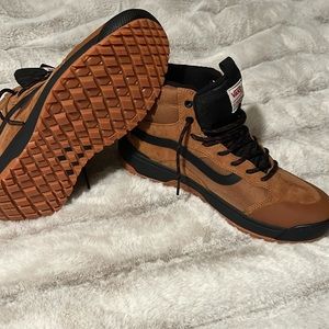 Men’s Vans Ultrarange shoes NWOT